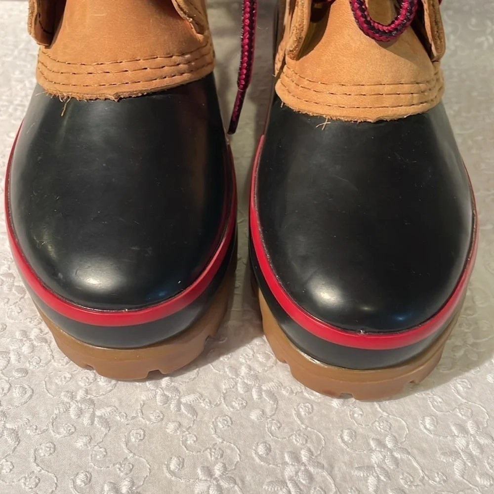 BASS Women’s Waterproof Duck Boots size 5 Thermolite